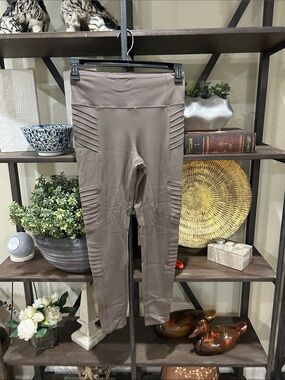 Athleta - small High-Waist Ribbed Detail Leggings - Taupe